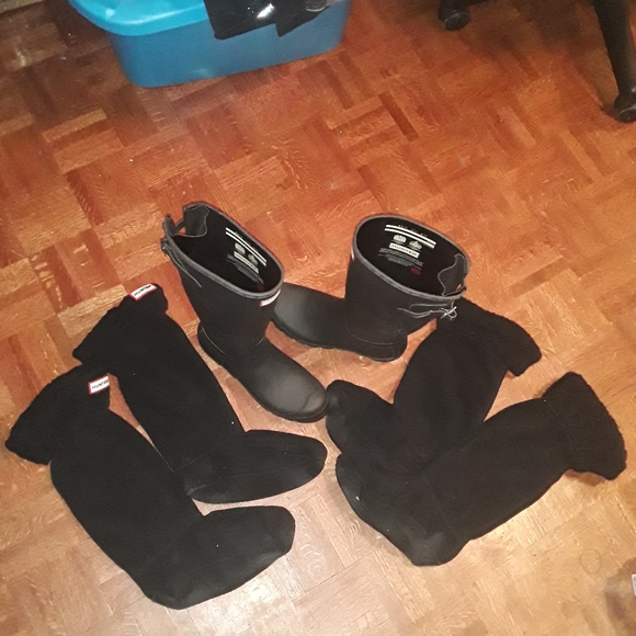 Like New "Hunter" Womens Size 7 Tall Heavy Duty Rubber Boot With 2 Pair Of Socks - Picture 9 of 16